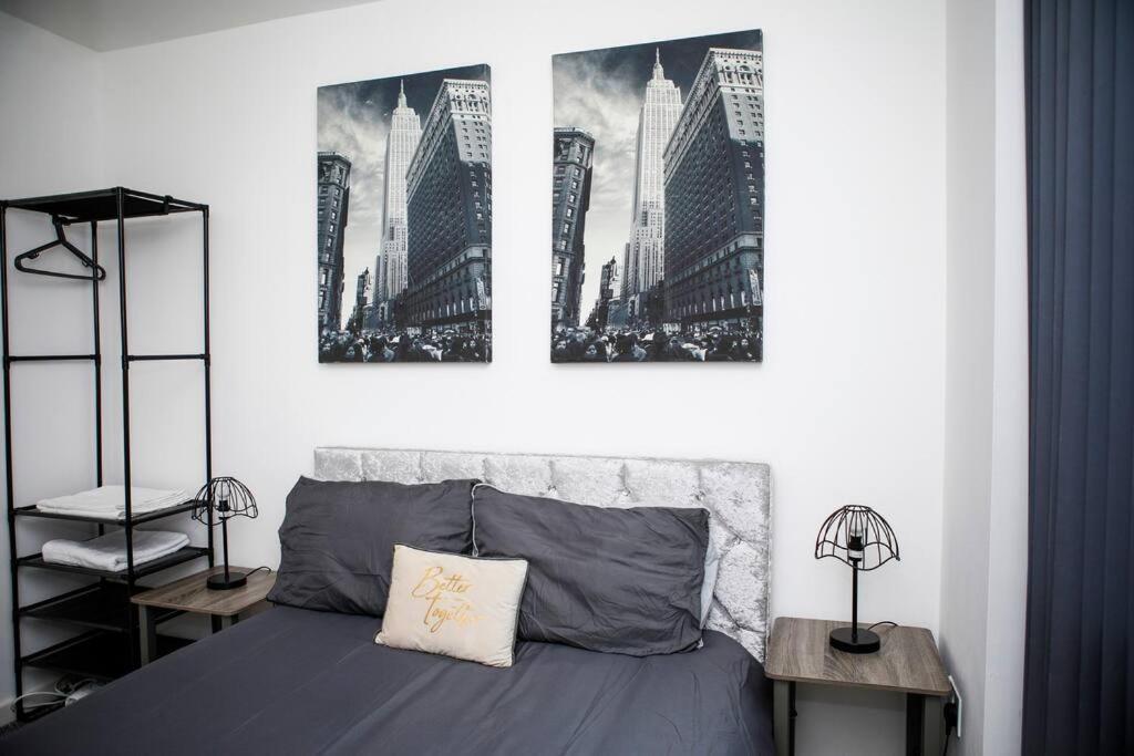 Stylish Two-Bedroom Salford Quays Apartment مانشستر المظهر الخارجي الصورة